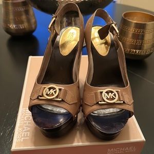 Micheal Kors Charm Sling Gold